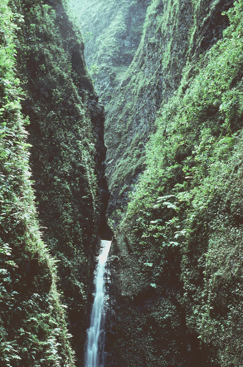 Download this Kaliuwa Falls picture
